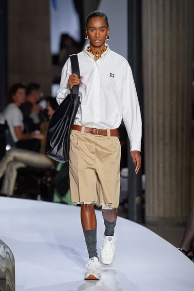 Look 3
